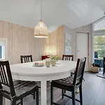 3 Bedroom Lovely In Дом отдыха *