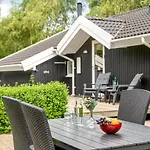 3 Bedroom Lovely In * Follenslev
