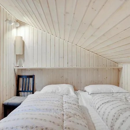 Feriehus 3 Bedroom Lovely In