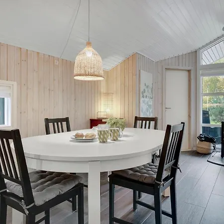 3 Bedroom Lovely In Prázdninový dům *