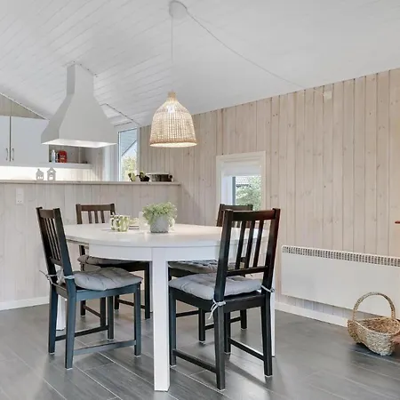 3 Bedroom Lovely In