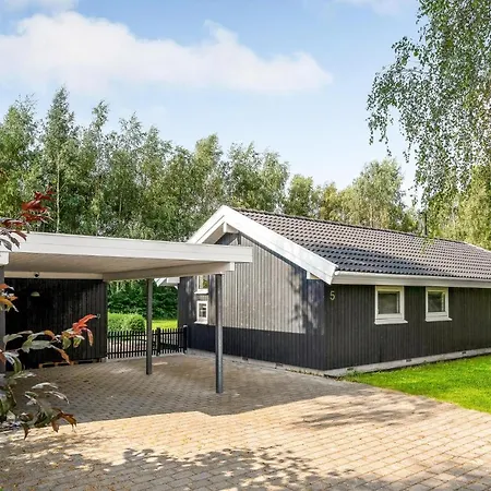 Дом отдыха 3 Bedroom Lovely In *