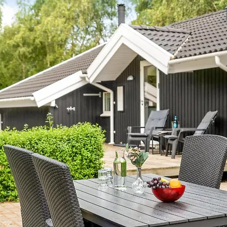 3 Bedroom Lovely In * Føllenslev